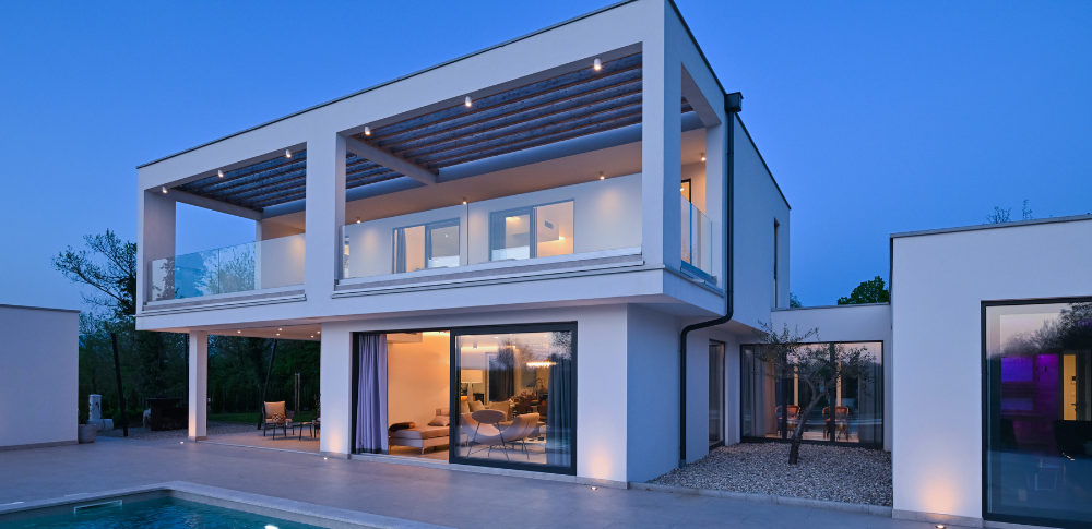 Casa blanca moderna grande